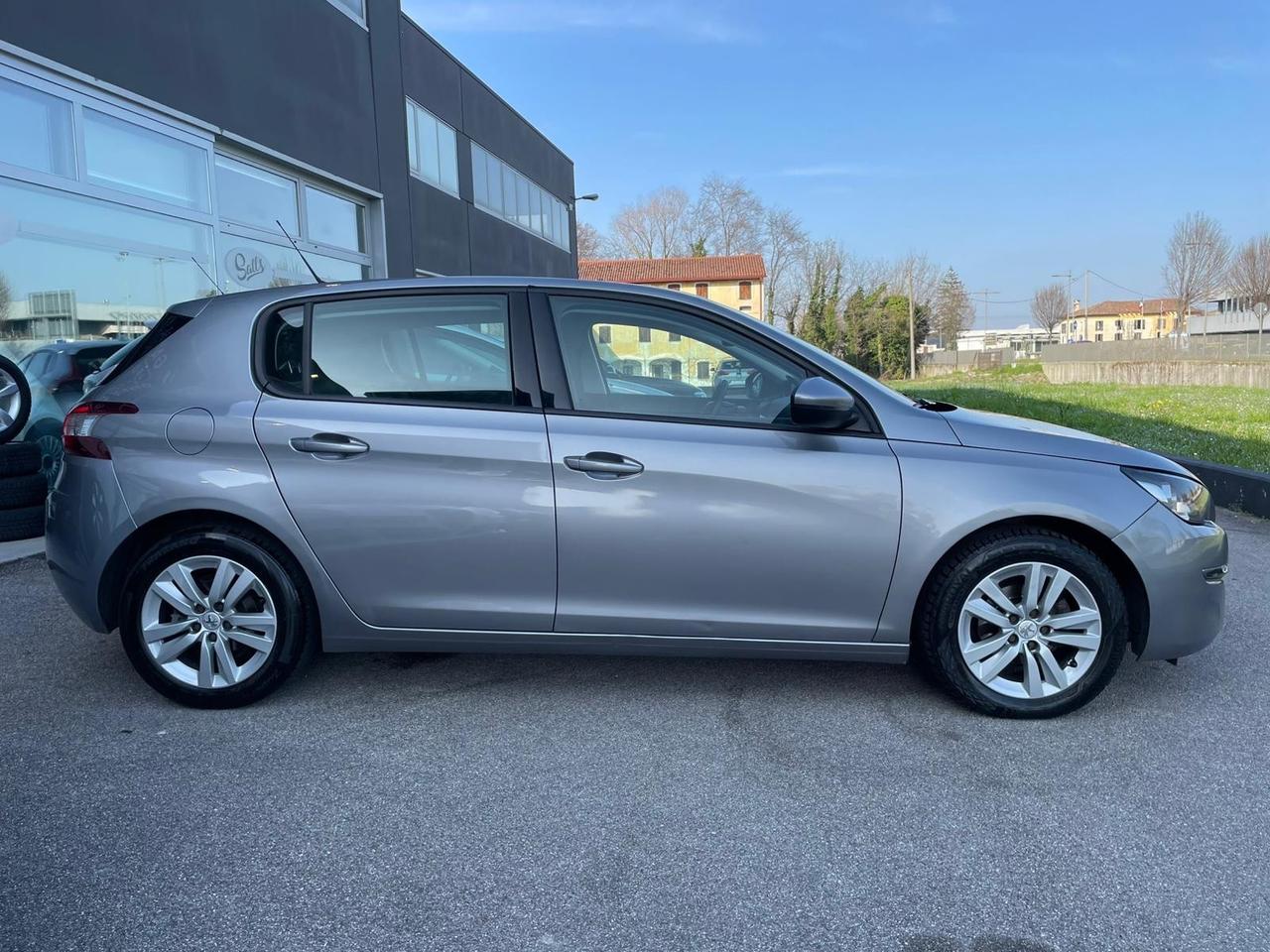 Peugeot 308 1.2 Neopatentati Finanziabile