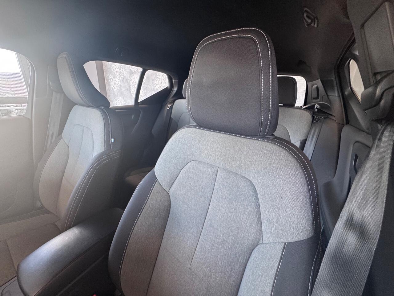 VOLVO XC40 D3 R DESIGN MOMENTUM MY2020