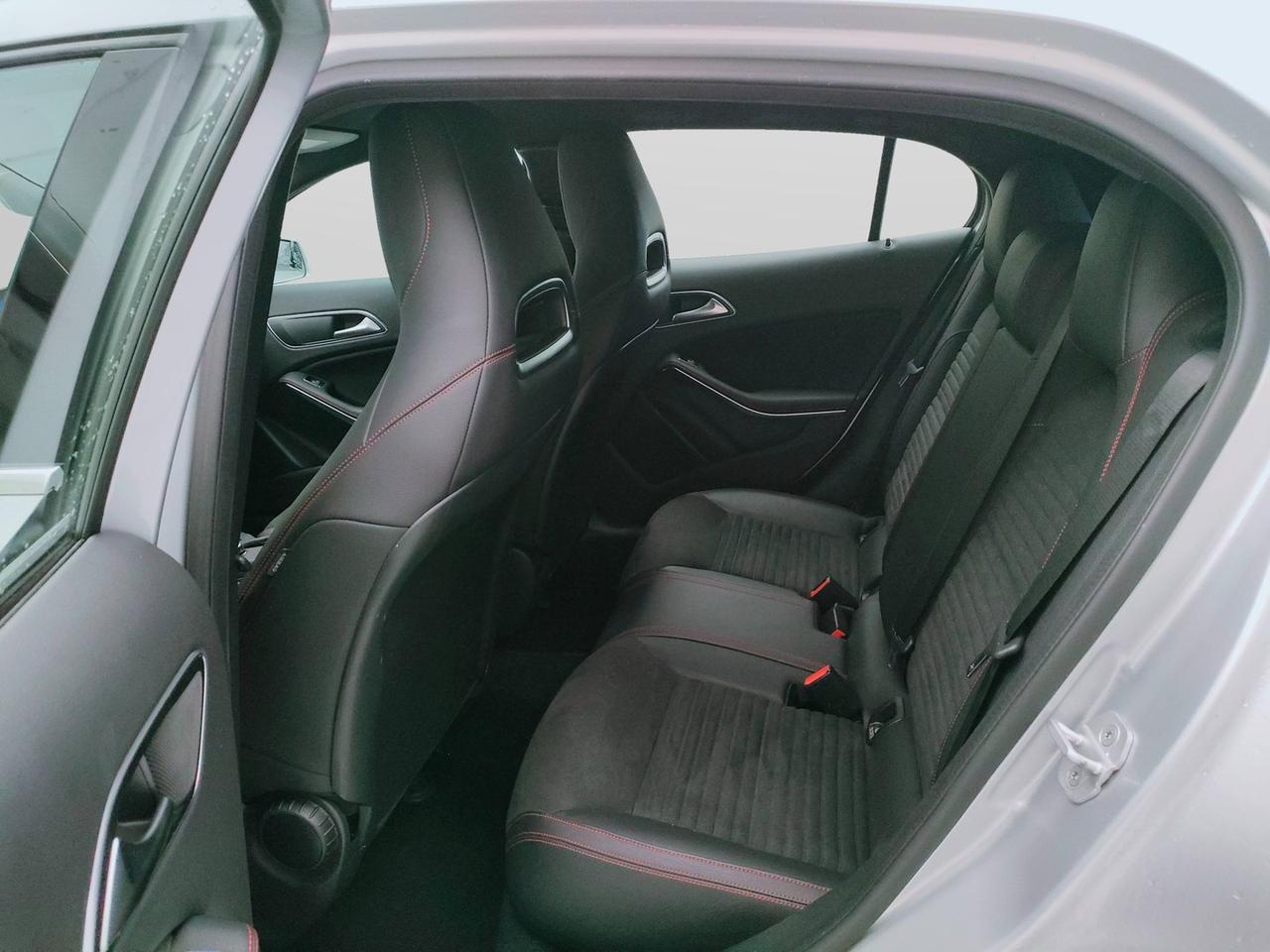 Mercedes-Benz GLA-X156 2014 - GLA 220 d Premium 4matic 177cv auto