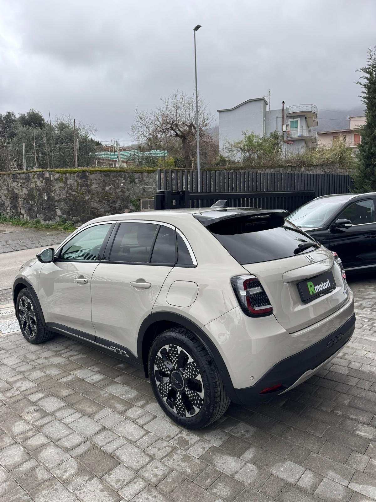 Fiat 600 HYBRID LA PRIMA