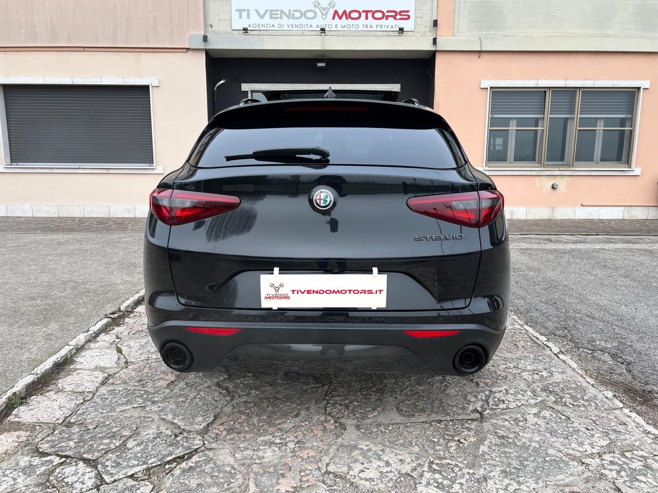 Alfa Romeo Stelvio 2.2 Turbodiesel 160 CV AT8 RWD Tetto Apribile, Pelle rossa Sport-Tech