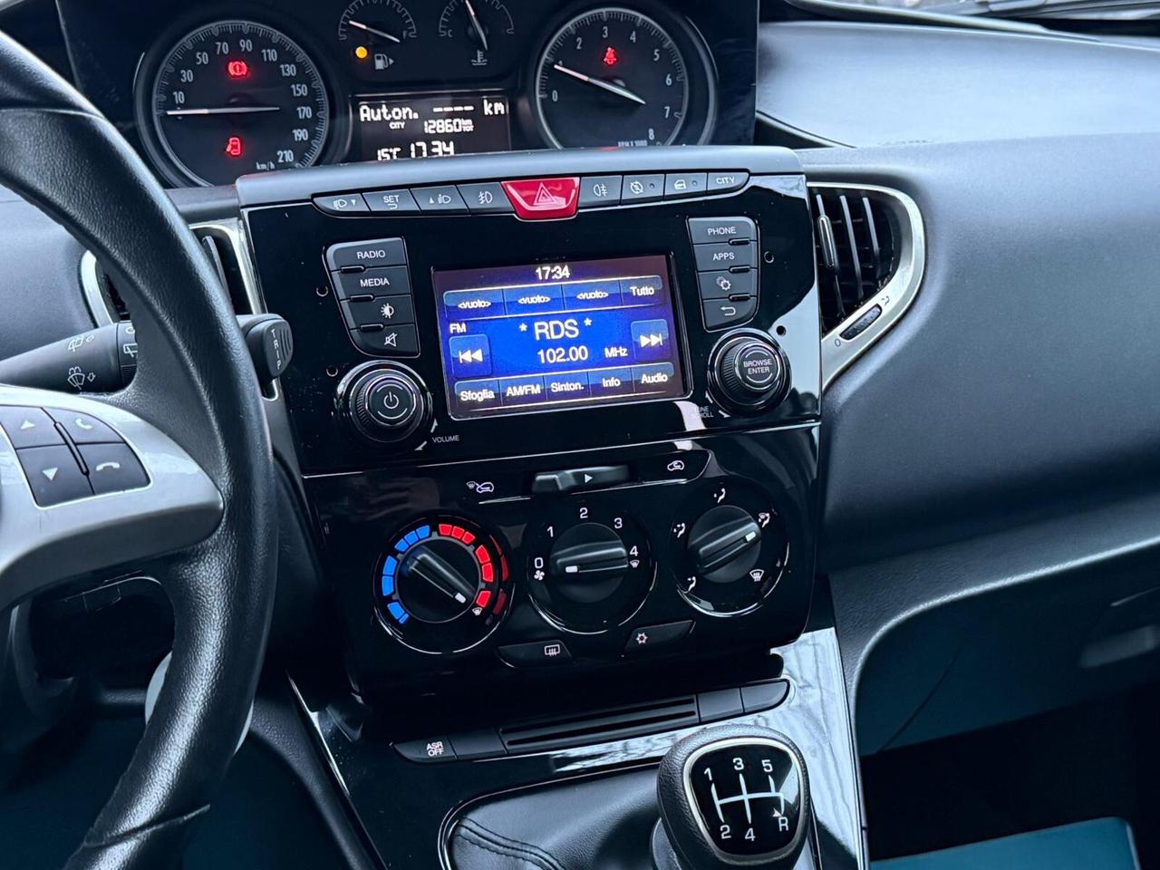 Lancia Ypsilon KM. 12.000! 1.2 BENZ. GOLD