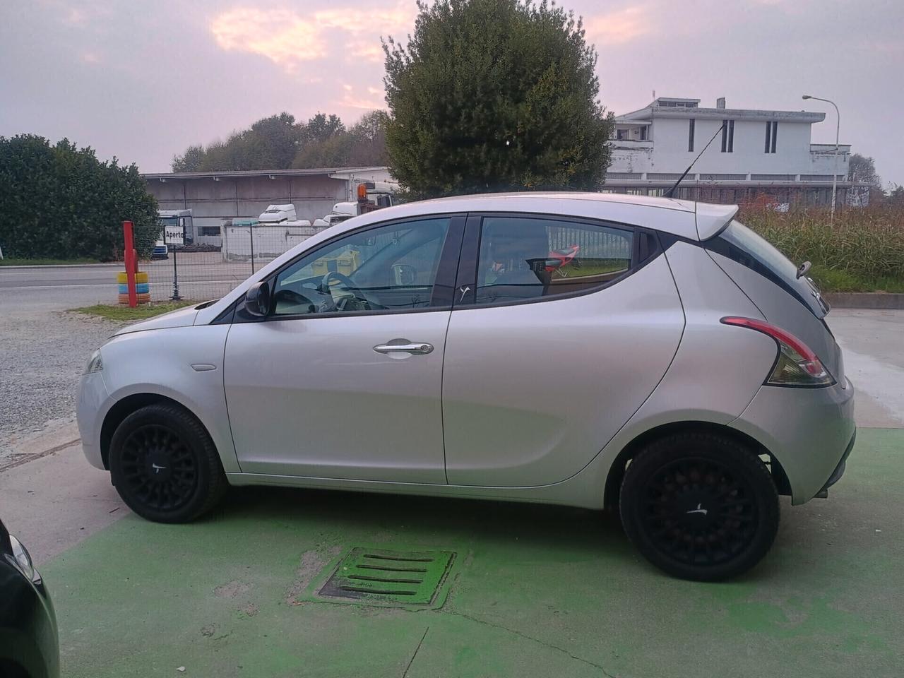LANCIA YPSILON 1.2 NEOPATENTATI