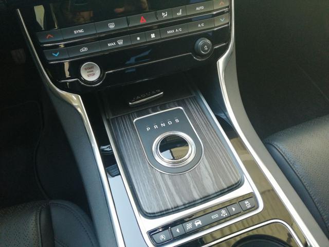 JAGUAR XE 2.0 D Turbo 180 CV AWD aut. R-Sport