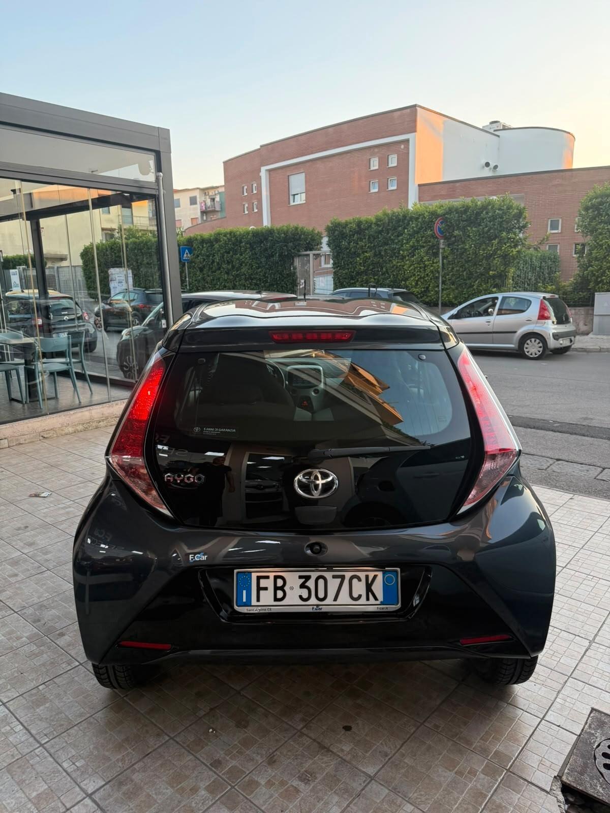 Toyota Aygo 1.0 VVT-i 69 CV 5 porte x-play NEOPATENTATI