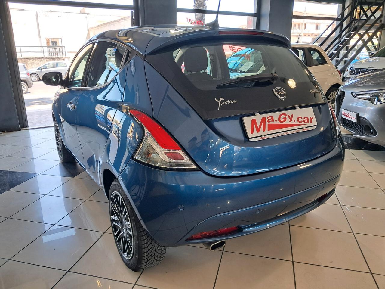 Lancia Ypsilon 1.0 FireFly Hybrid 70 cv Gold