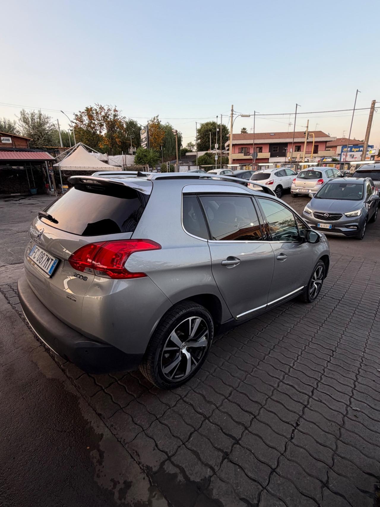 Peugeot 2008 BlueHDi 100 Allure