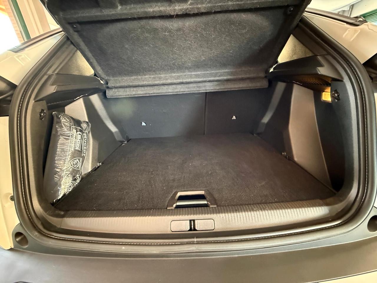 Peugeot 2008 BlueHDi 130 S&S EAT8 Allure Pack