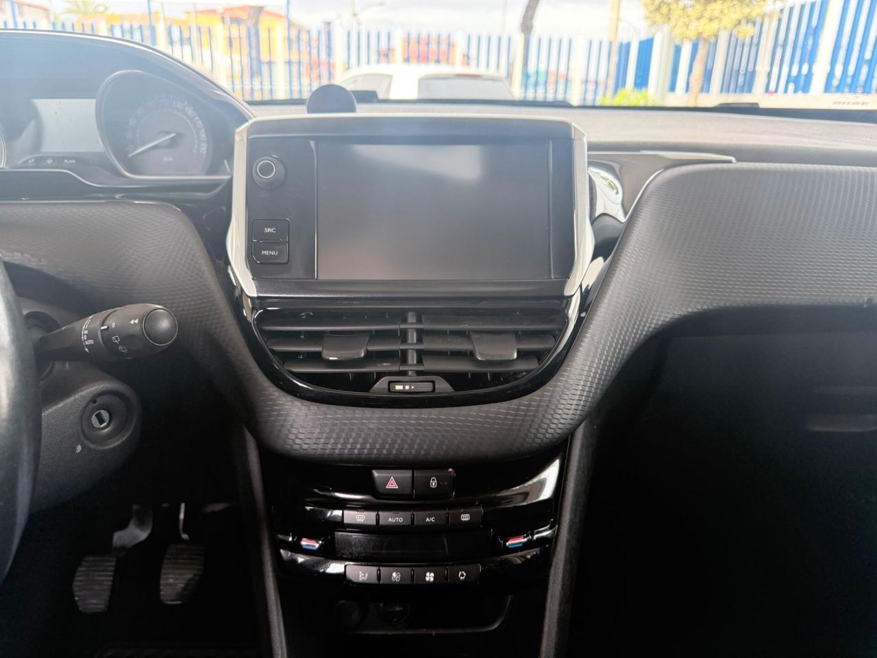 Peugeot 2008 BlueHDi 100 Black Matt