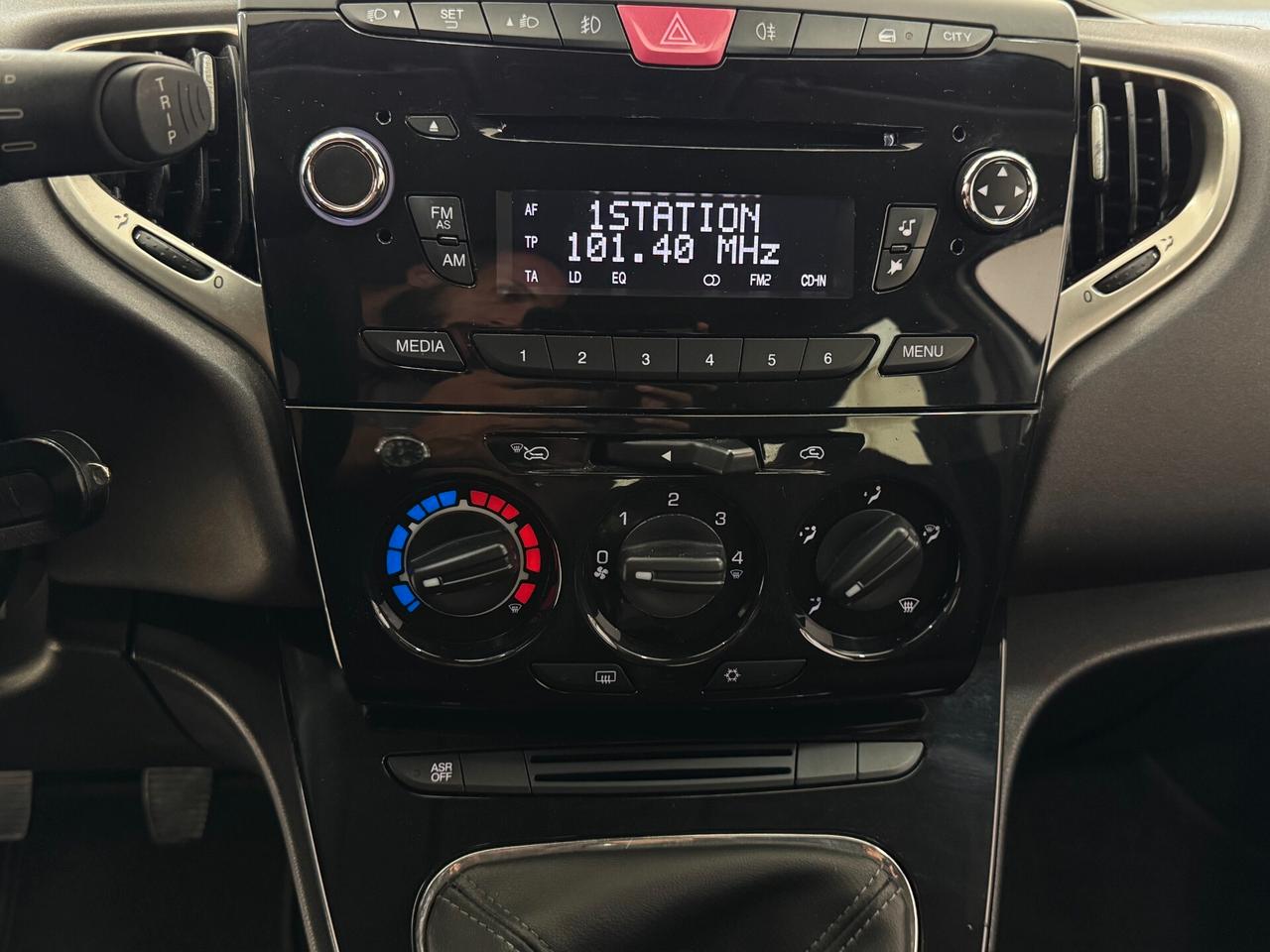 Lancia Ypsilon 1.2 69 CV 5 porte Gold