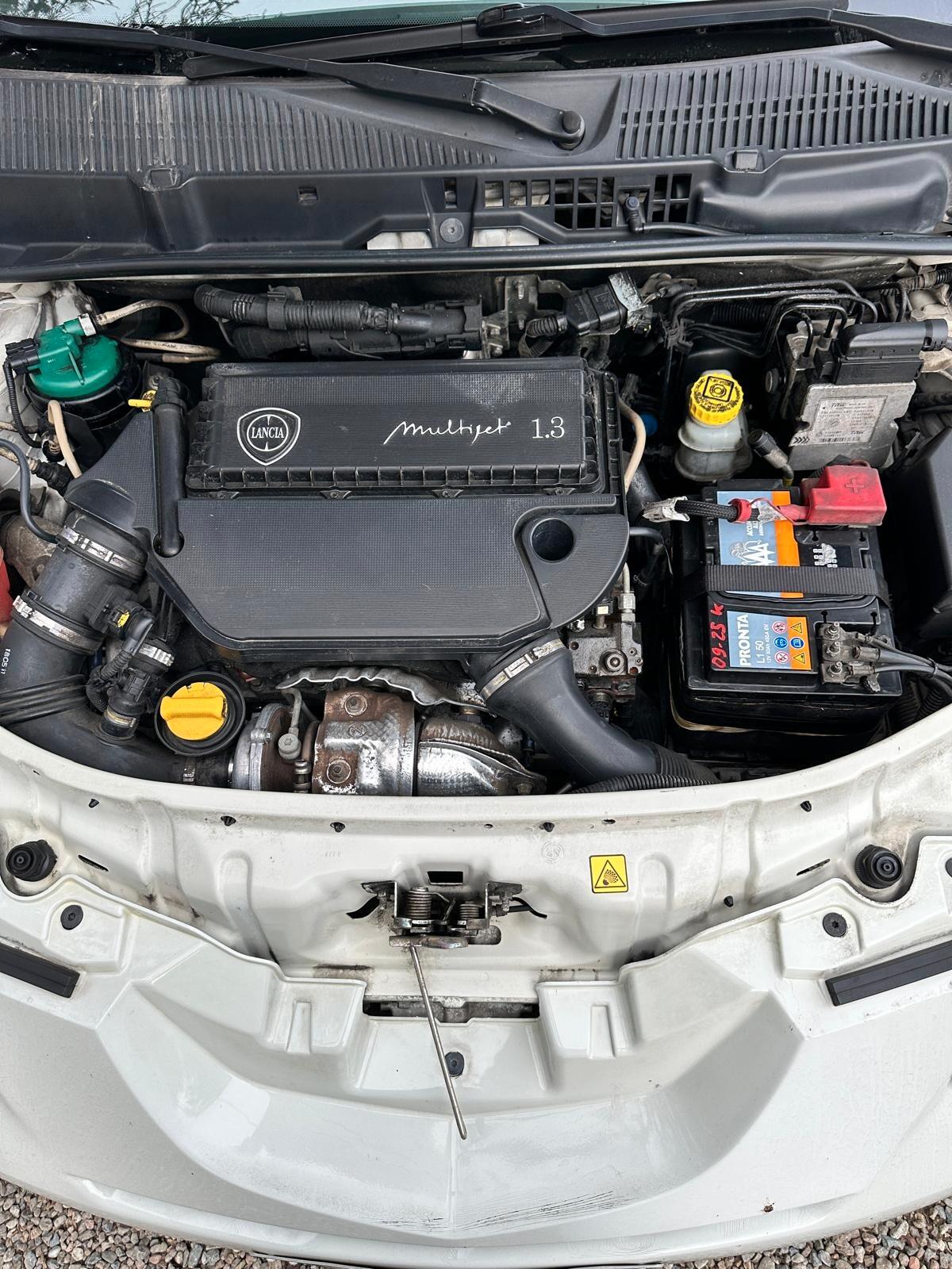 Lancia Ypsilon 1.3 MJT 75 CV Unyca