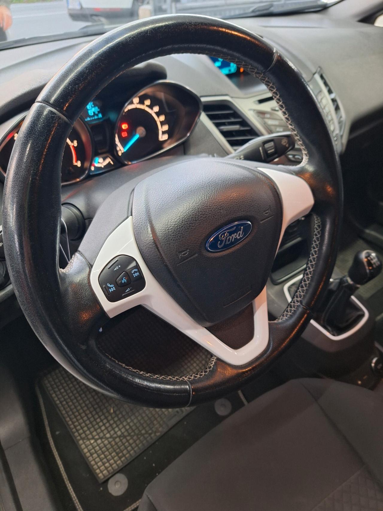 Ford Fiesta 1.5 TDCi 75CV 5 porte Black & White Edition E6