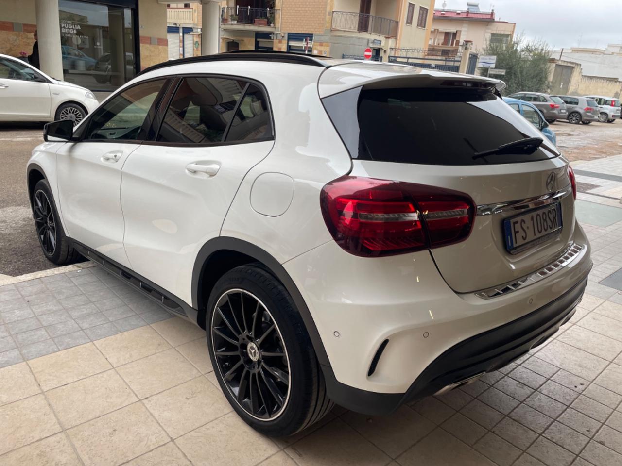 Mercedes-benz GLA 200 d 136CV AUT. PREMIUM AMG NIGHT PACKET TETTO LED NAVY 19