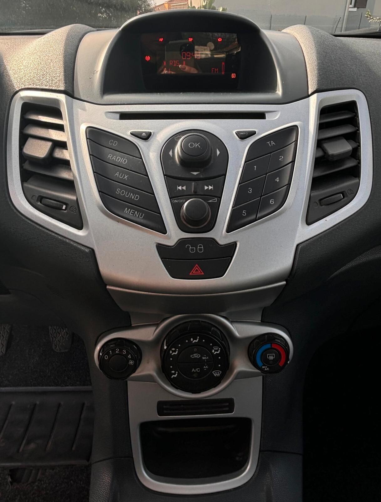 Ford Fiesta 1.4 TDCi 70CV 5 porte Titanium