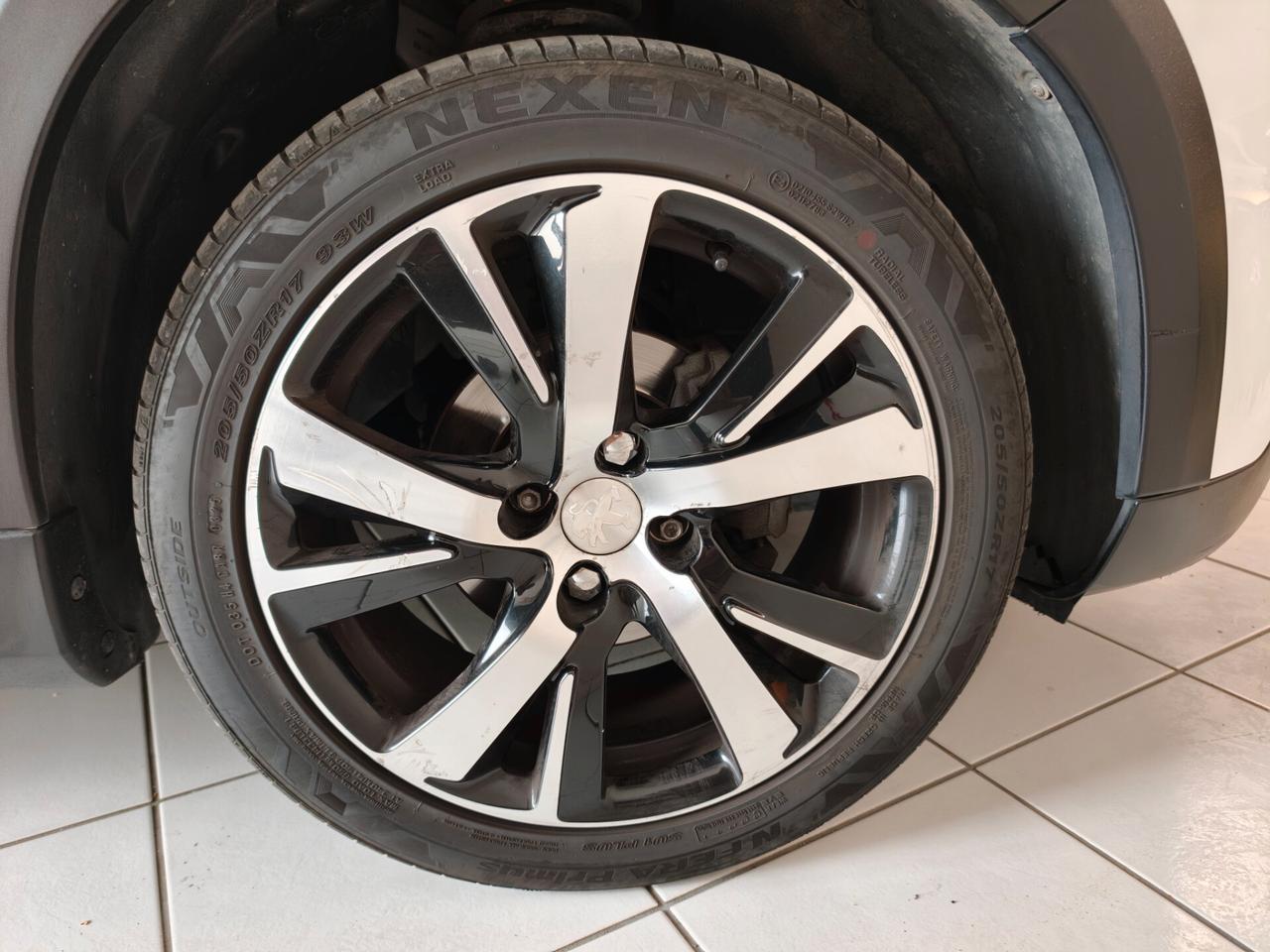Peugeot 2008 BlueHDi 100 Allure