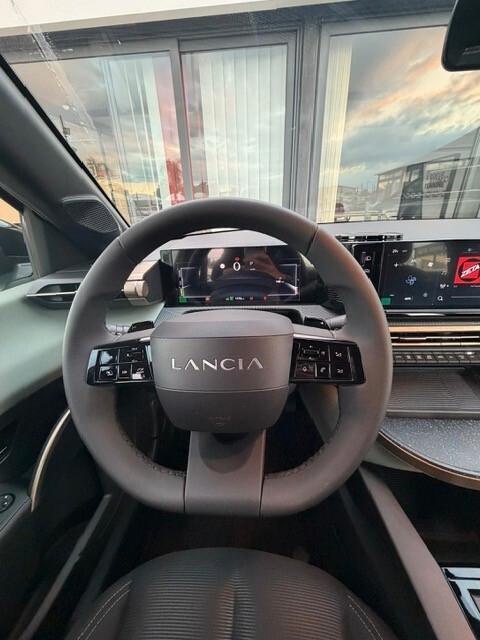 Lancia Ypsilon Hybrid e-DCT – Edizione Limitata Cassina