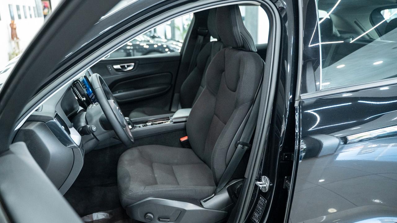 Volvo XC 60 XC60 B4 D 2.0 GEARTRONIC MOMENTUM SPORT LED NAVI FULL OPTIONAL