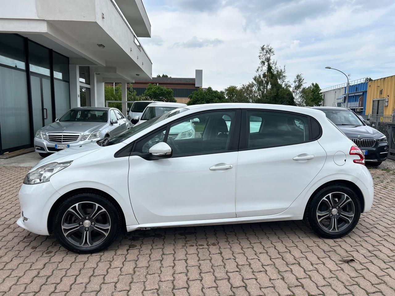 Peugeot 208 PureTech 82 5 porte Allure