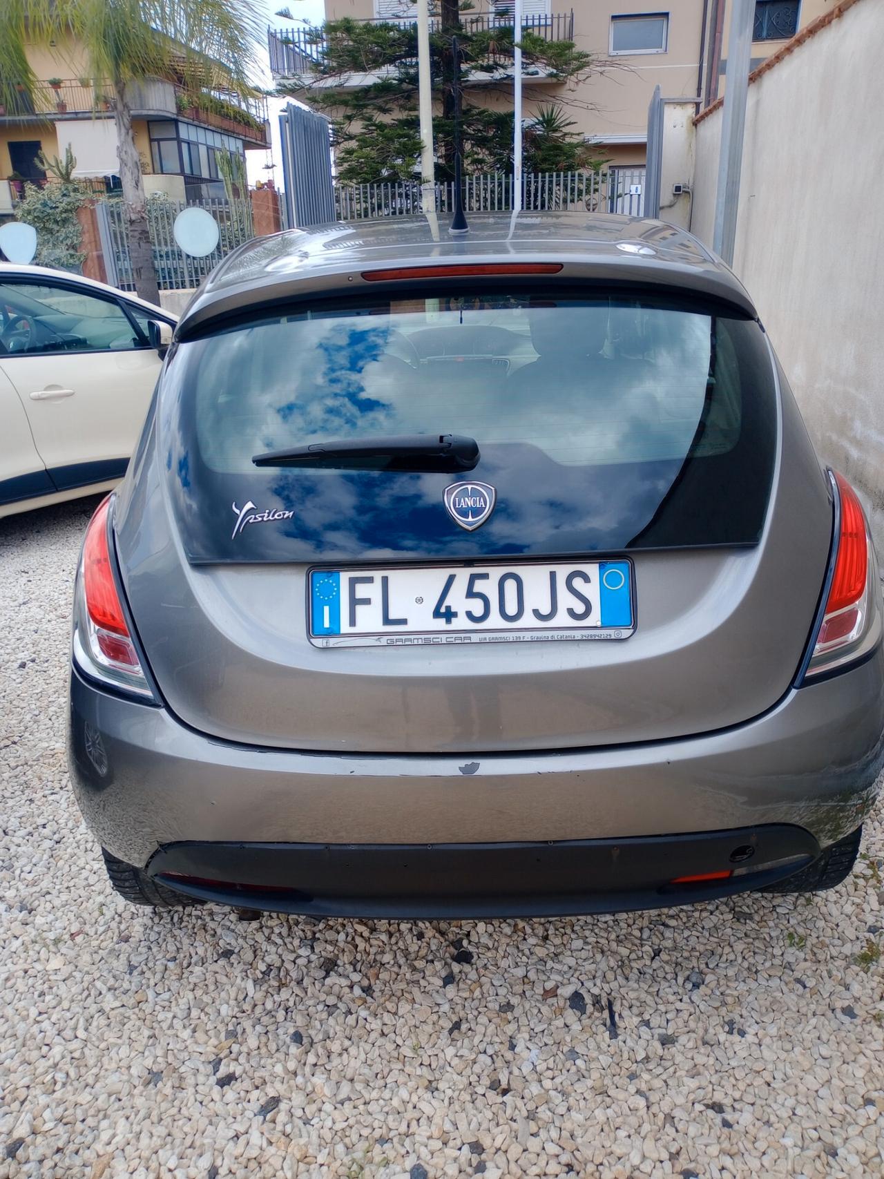 Lancia Ypsilon 1.2 69 CV 5 porte GPL Ecochic Silver