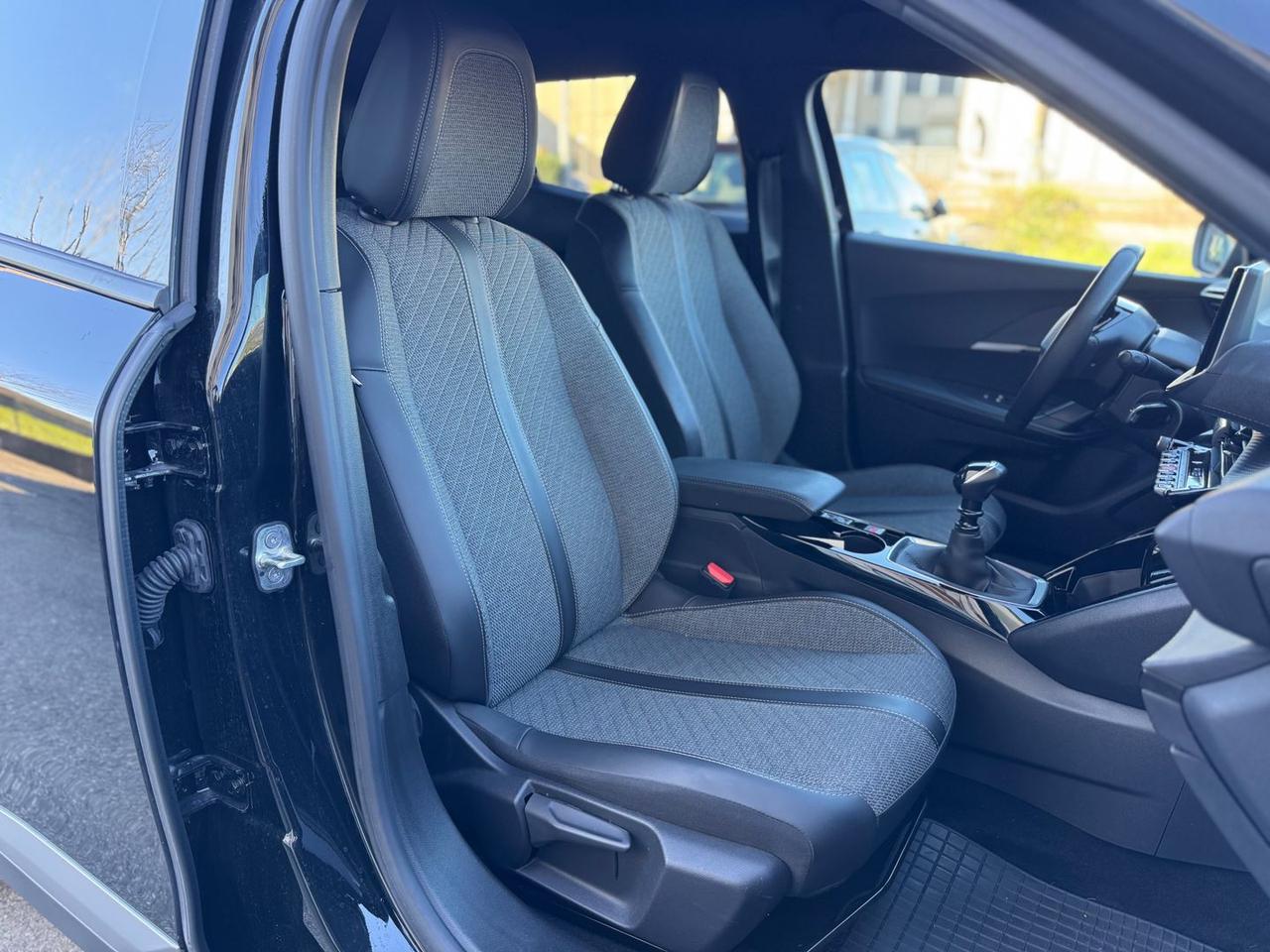 Peugeot 2008 Allure 1.2 PureTech 100 #9335