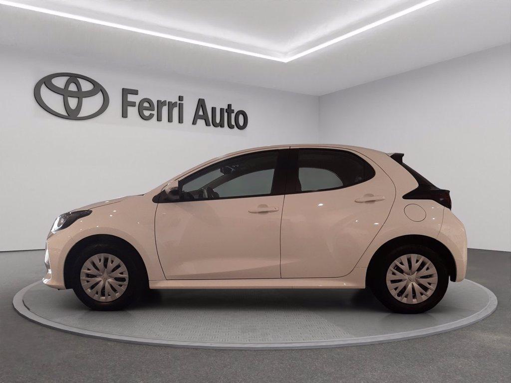 TOYOTA Yaris 1.5h active del 2025