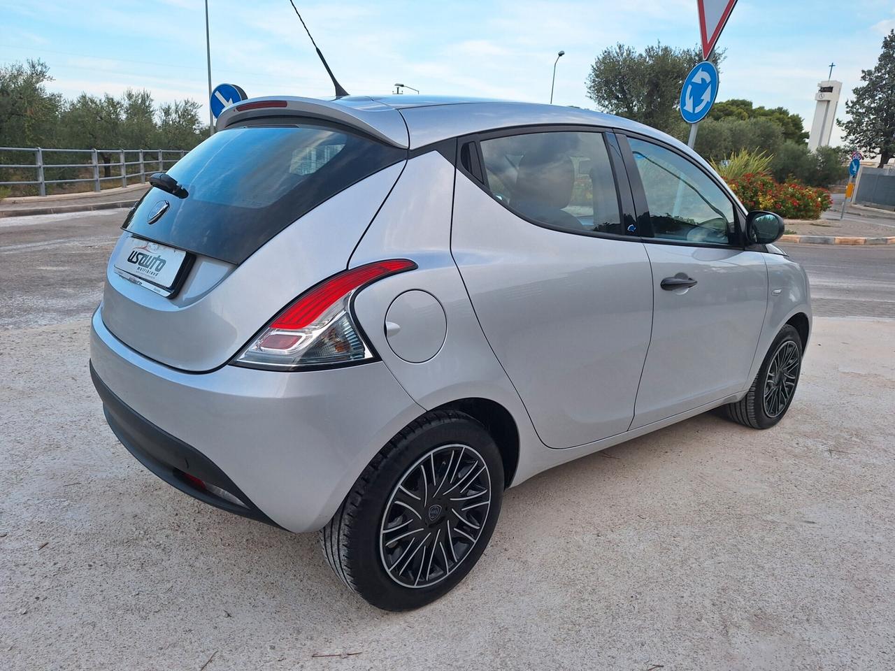 Lancia Ypsilon 1.2 69 CV 5 p 72000 KM 2019