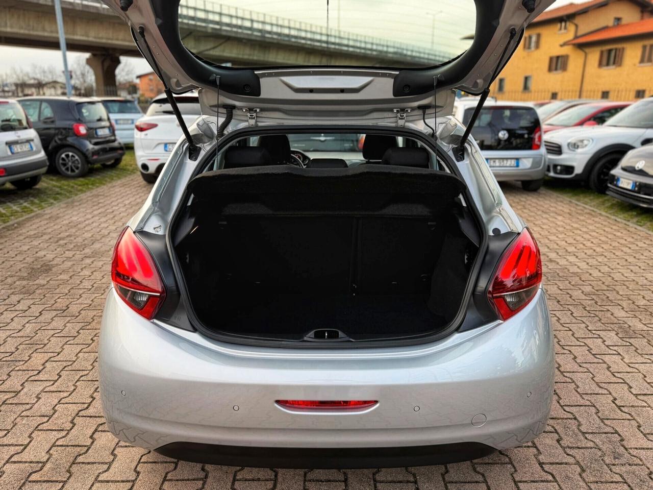 Peugeot 208 BlueHDi 75 CV NAVIGA CRUISE CAMERA OK NEOPATENTATI