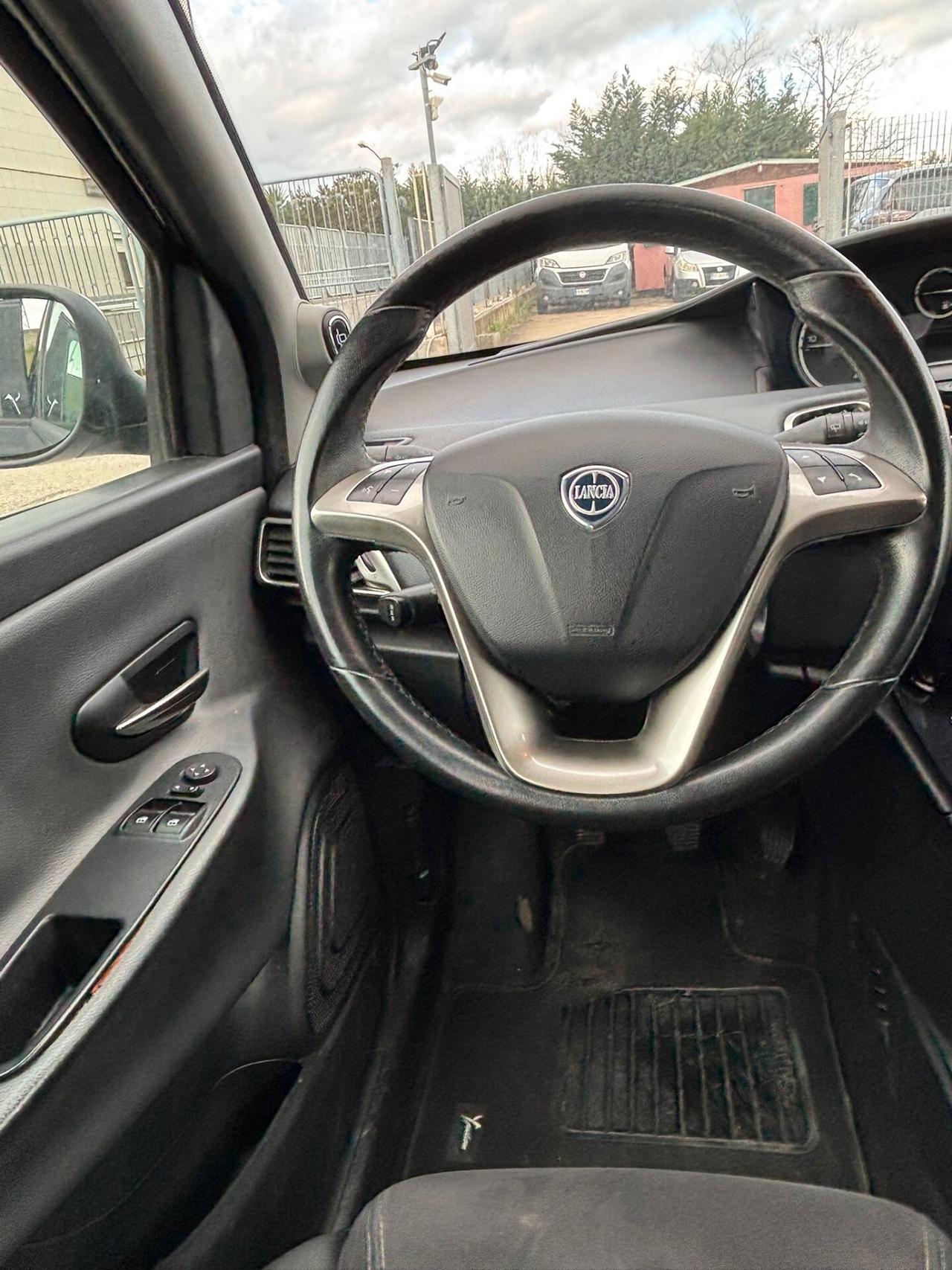 Lancia Ypsilon 1.2 69 CV 5 porte S&S Gold