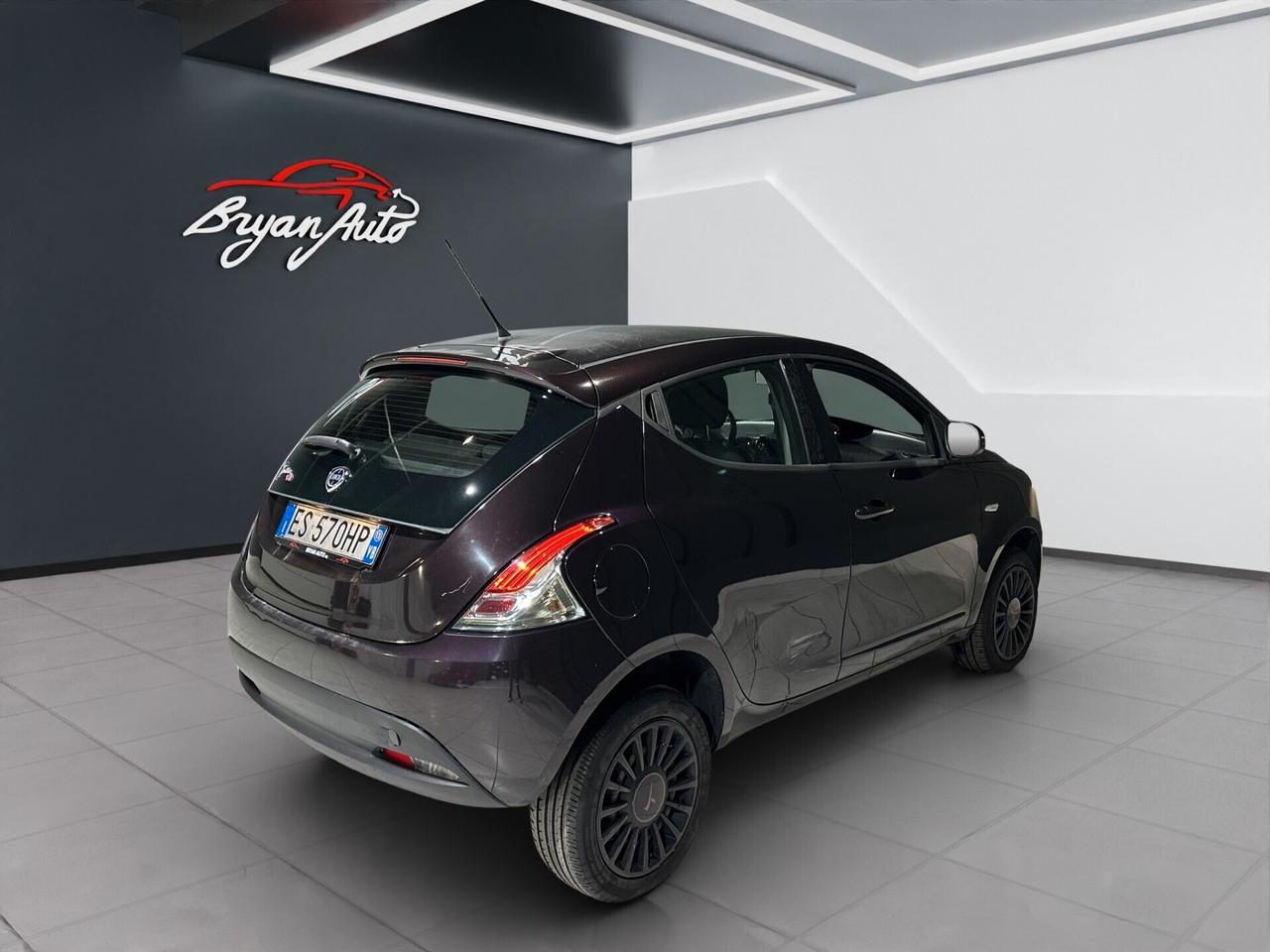 Lancia Ypsilon 0.9 TwinAir 85 CV 5 porte Metano Ecochic ELEFANTINO