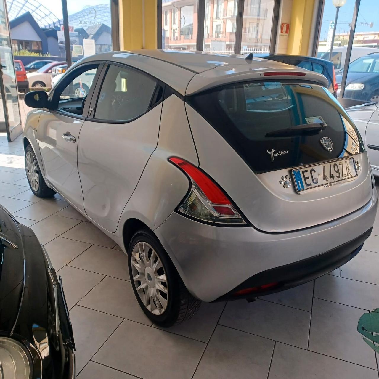DISTRIBUZIONE FATTA NEOPATENTATI YPSILON 1.2