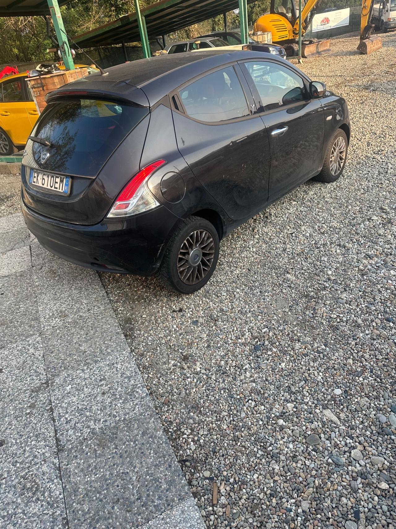 Lancia Ypsilon 1.2 69 CV 5 porte S&S Platinum