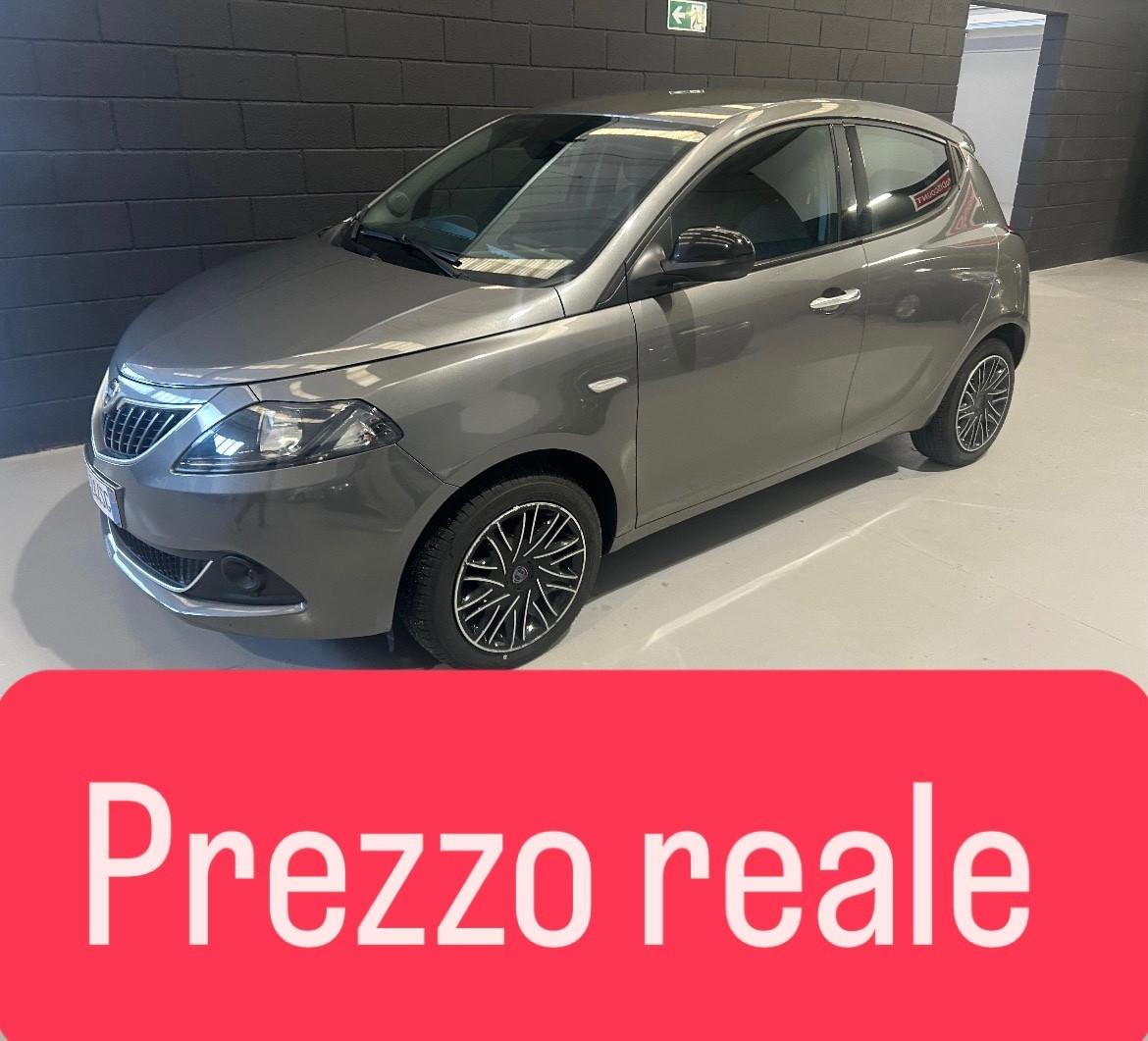 Lancia Ypsilon 1.0 FireFly 5 porte S&S Hybrid Ecochic Silver