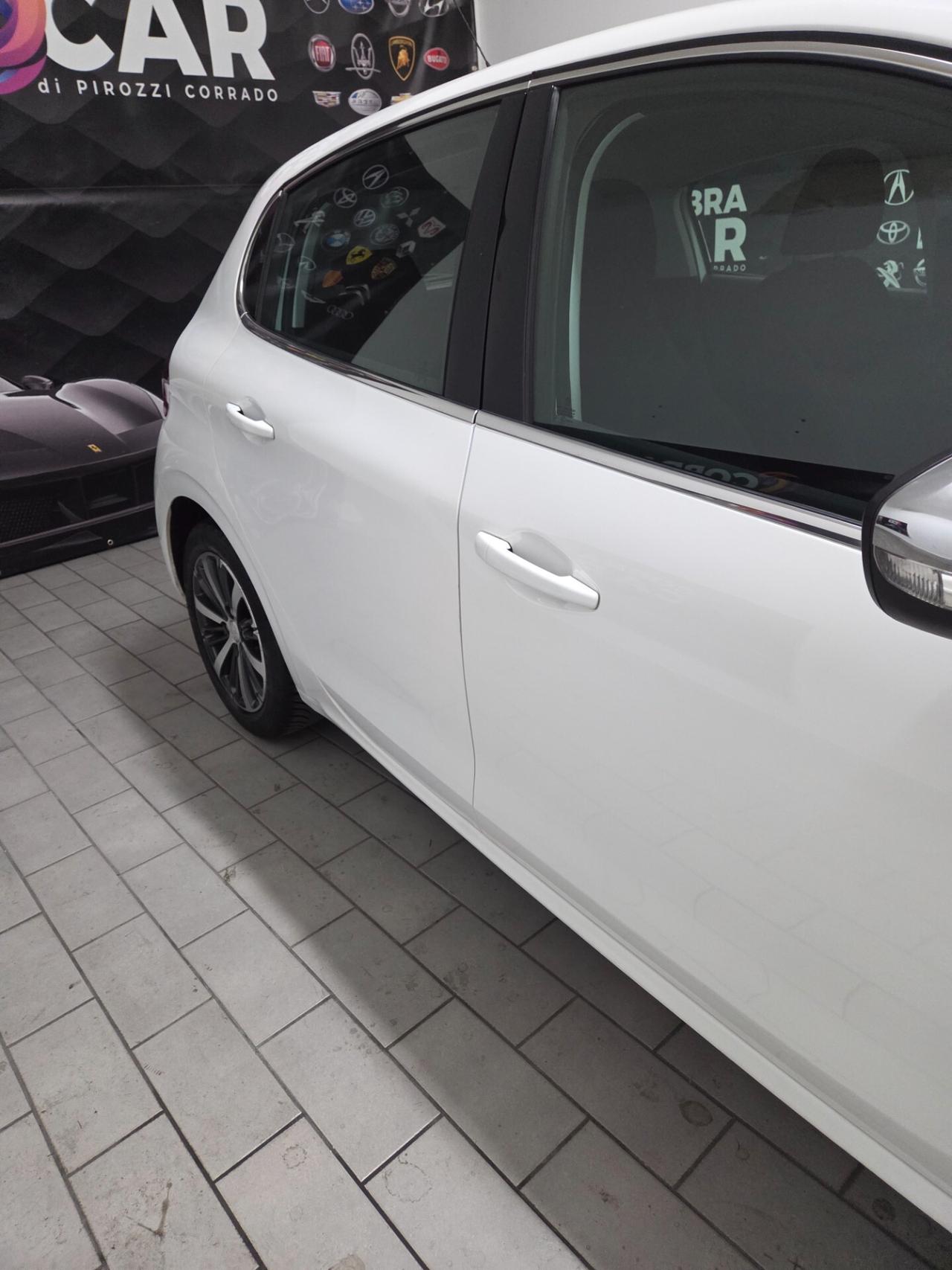 Peugeot 208 PureTech 82 5p. GPL Allure