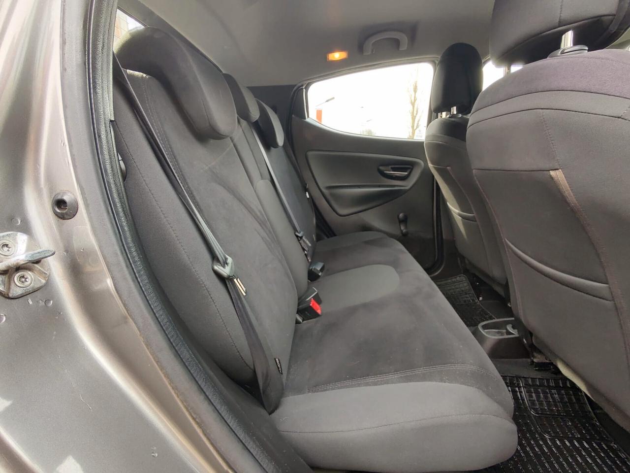 Lancia Ypsilon 1.2 69 CV 5 porte GPL Ecochic Silver, OK NEOPATENTATI, GARANZIA L.12 MESI