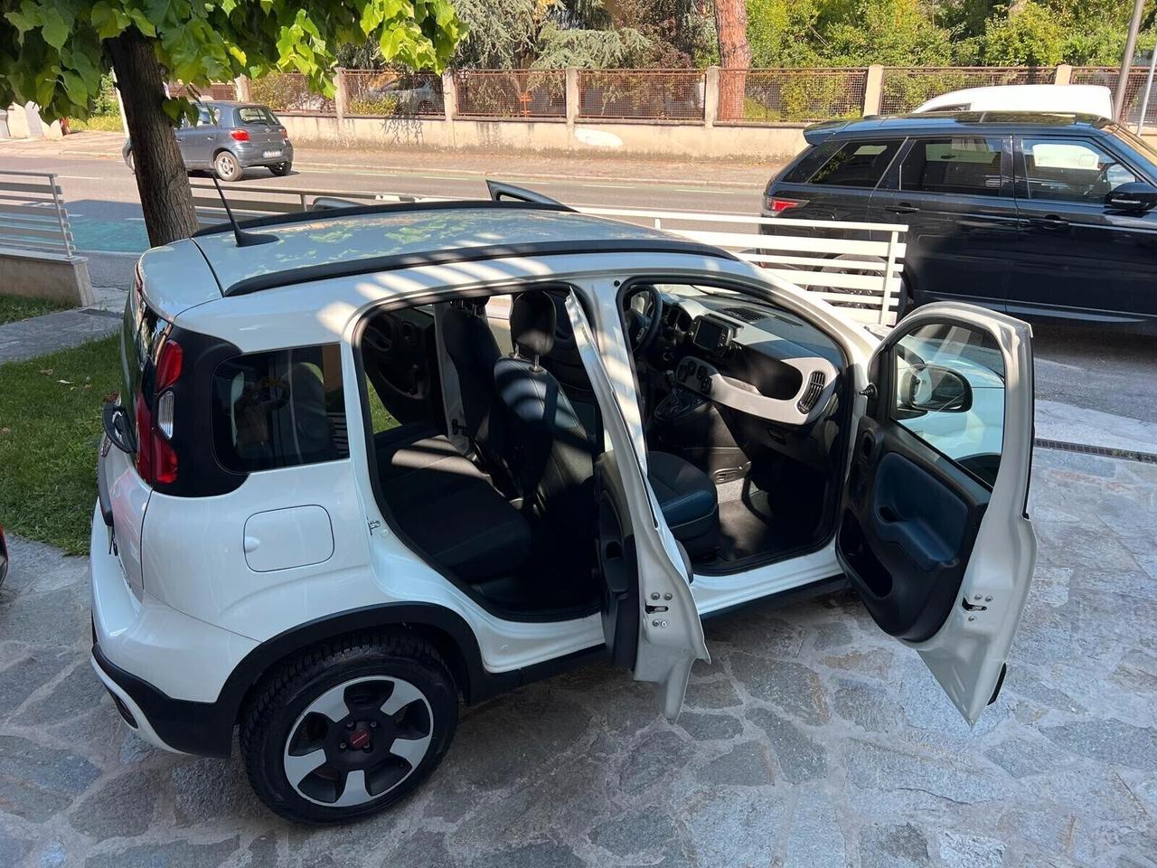 FIAT PANDA HIBRID CITY CROSS NEOPATENTATI