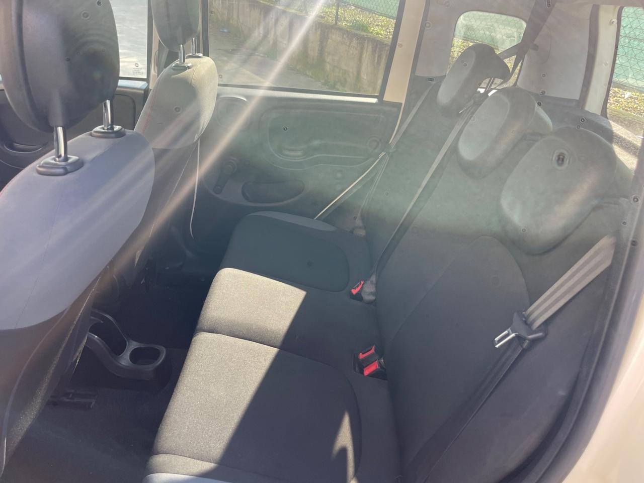 Volkswagen Caddy 2.0 Ecofuel 4p. Van