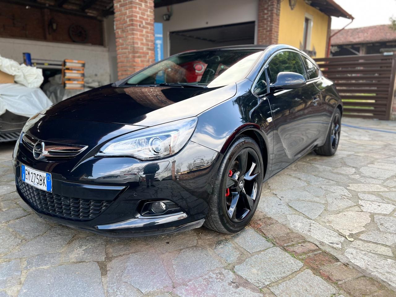 Opel Astra GTC 1.6 Turbo 180CV Cosmo
