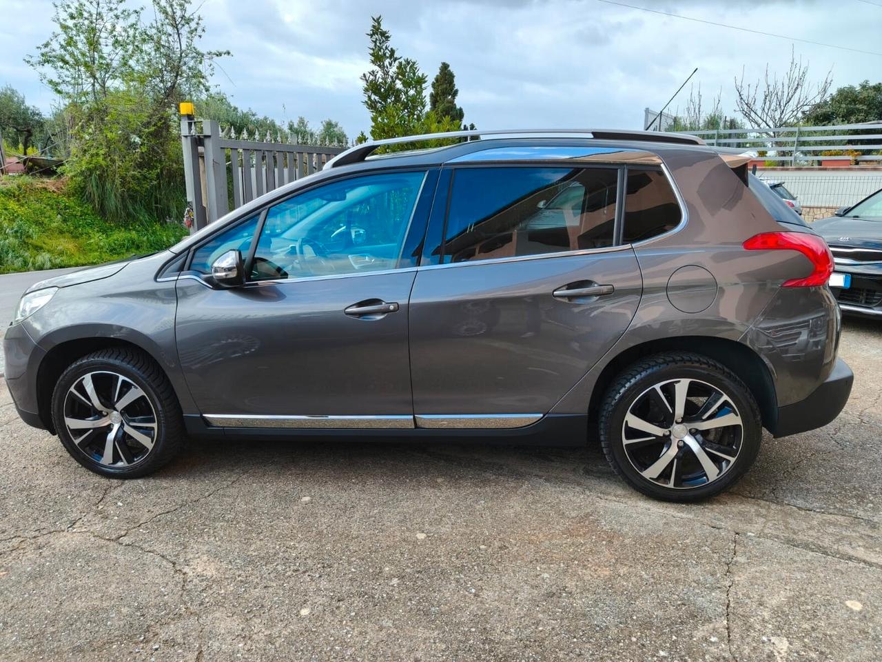 Peugeot 2008 1.6 HDI – Allure - 2014