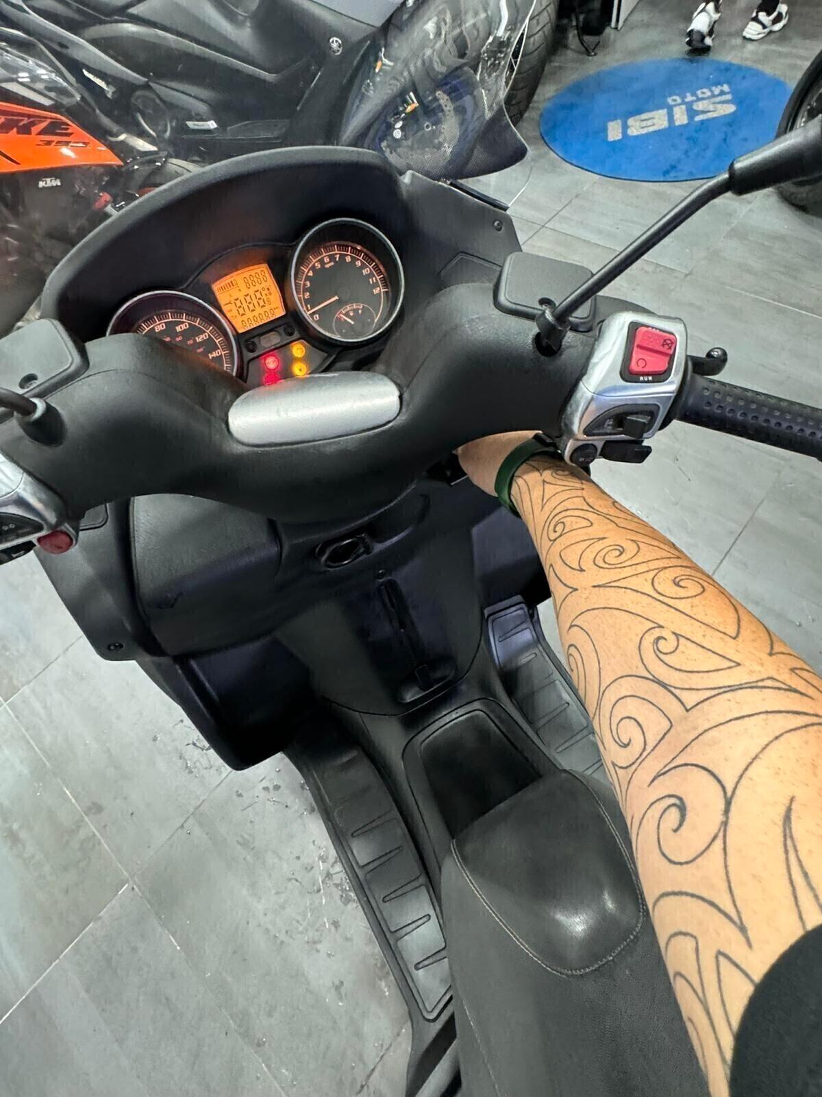 Piaggio MP3 250