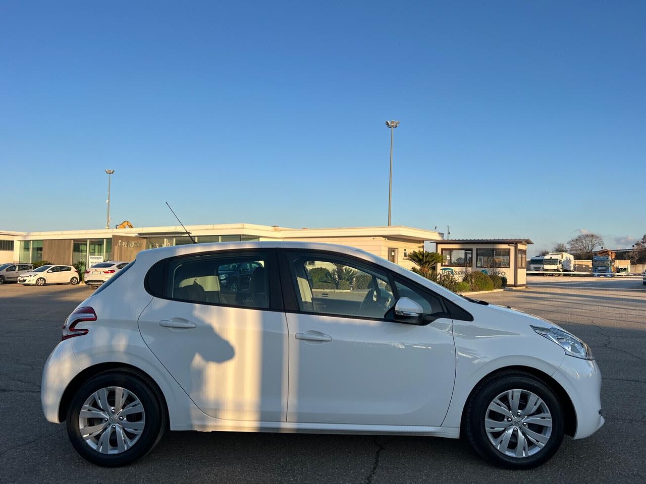 Peugeot 208 1.2 Benzina 82cv 5P. Allure - 2014