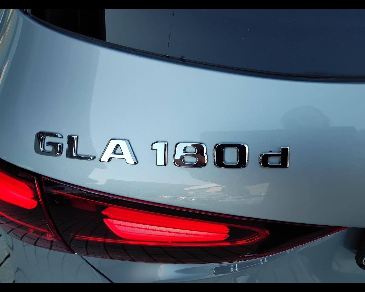 Mercedes-Benz GLA-H247 2023 - GLA 180 d AMG Line Advanced Plus auto