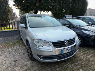 Volkswagen Touran 2.0 Trendline Ecofuel 7 POSTI NEOPATENTATI