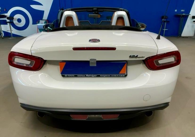 FIAT 124 SPIDER LUSSO 1.4 140CV AUTOMATICA 6 MARCE – NAVY PLUS – PELLE