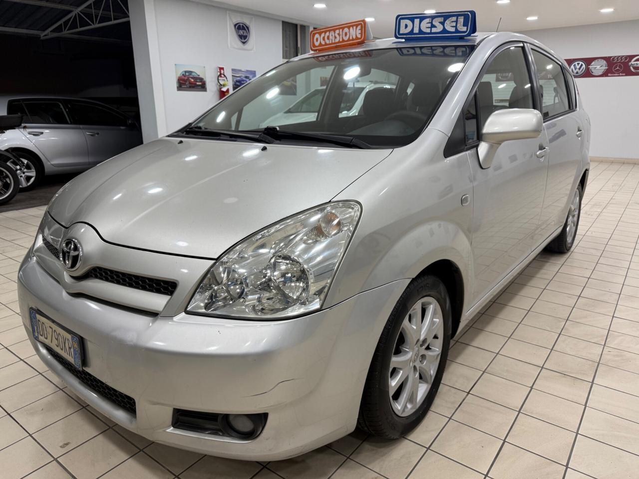 Toyota Corolla Verso 2.2 136cv