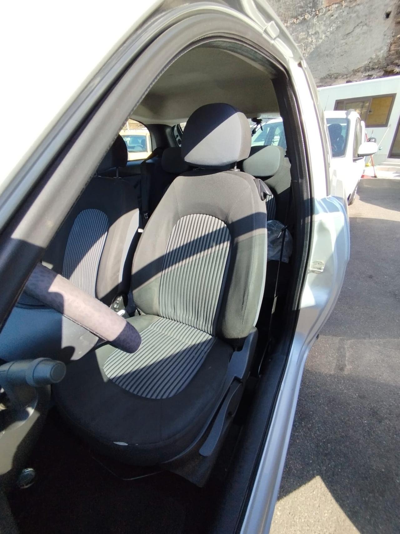 Lancia Ypsilon 1.3 MJT 75 CV Argento