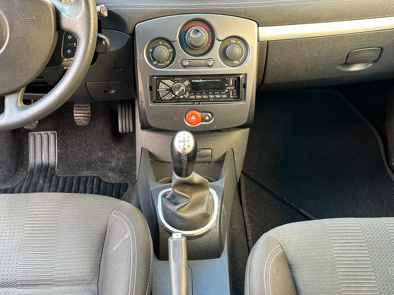 Renault Clio 1.2 16V 3 porte Live!