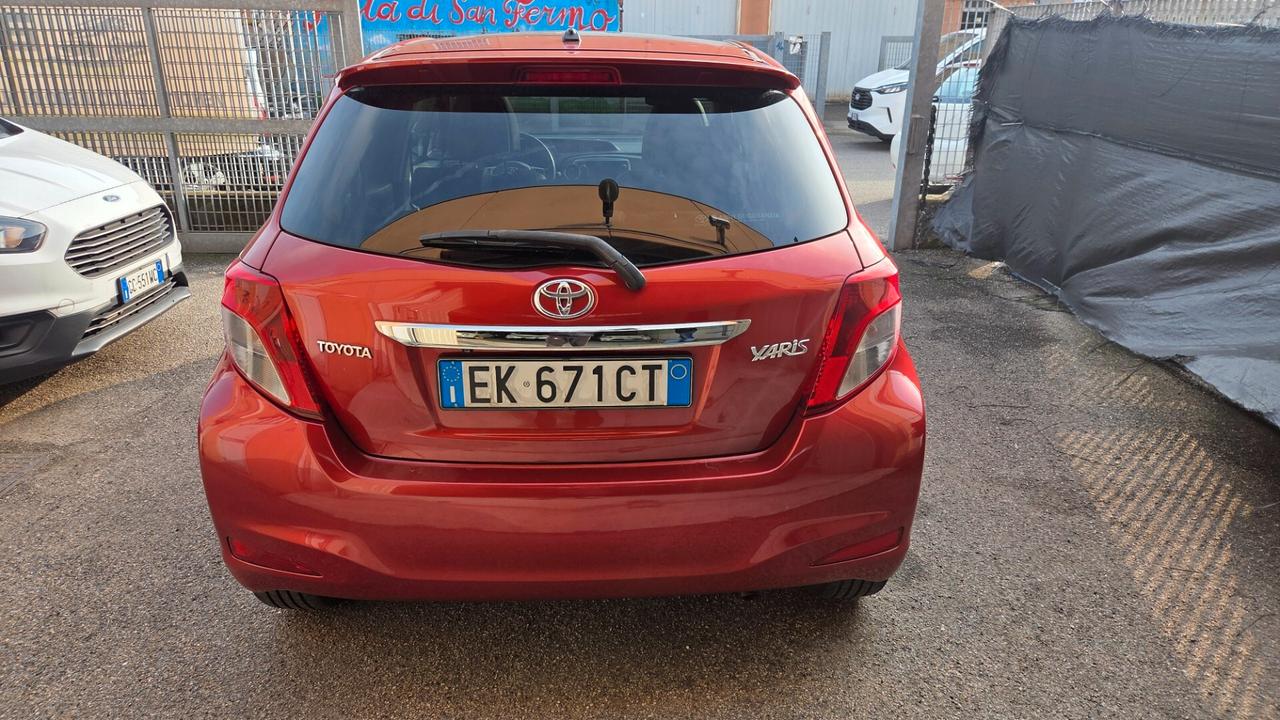 Toyota Yaris 1.3 5 porte Lounge full