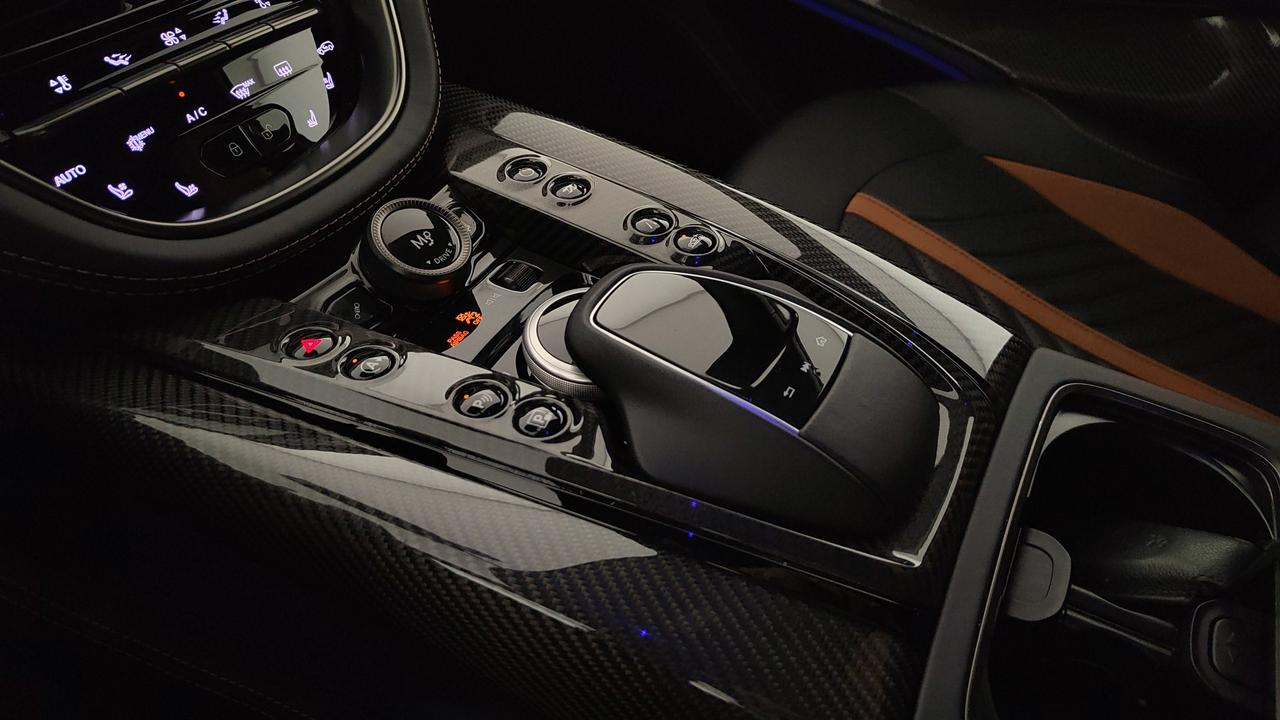 ASTON MARTIN DBX707 4.0 auto