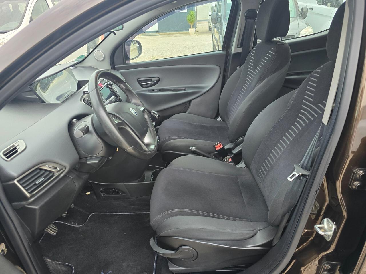 Lancia Ypsilon 1.2 tettuccio panoramico