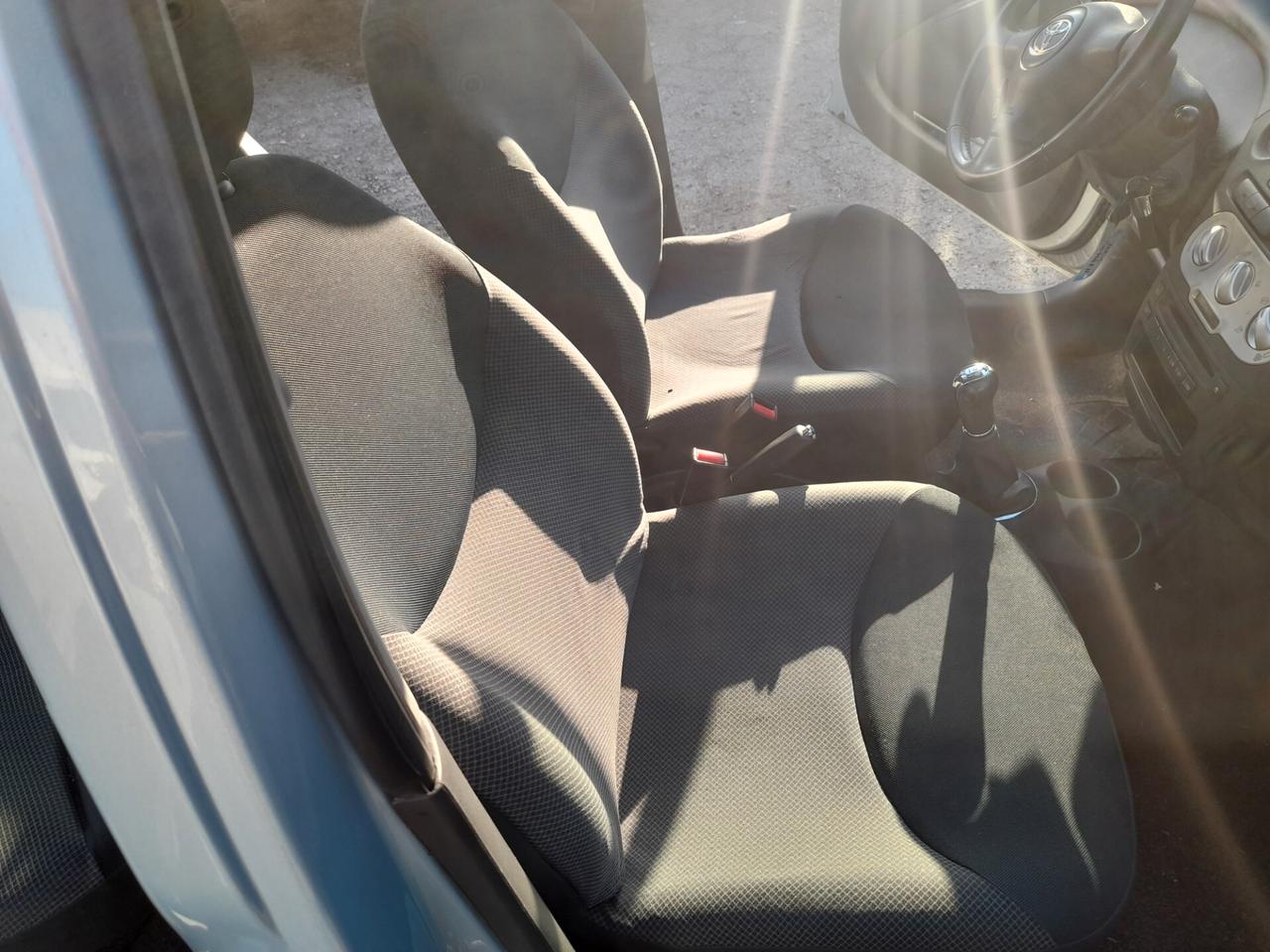 Toyota Yaris 1.0i 16V cat 5 porte Sol